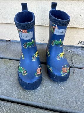 Hatley Navy Rain Boots with Colorful Tractor Print size 7